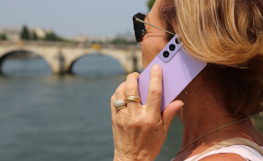 Visitor exploring a cultural site using a multimedia guide